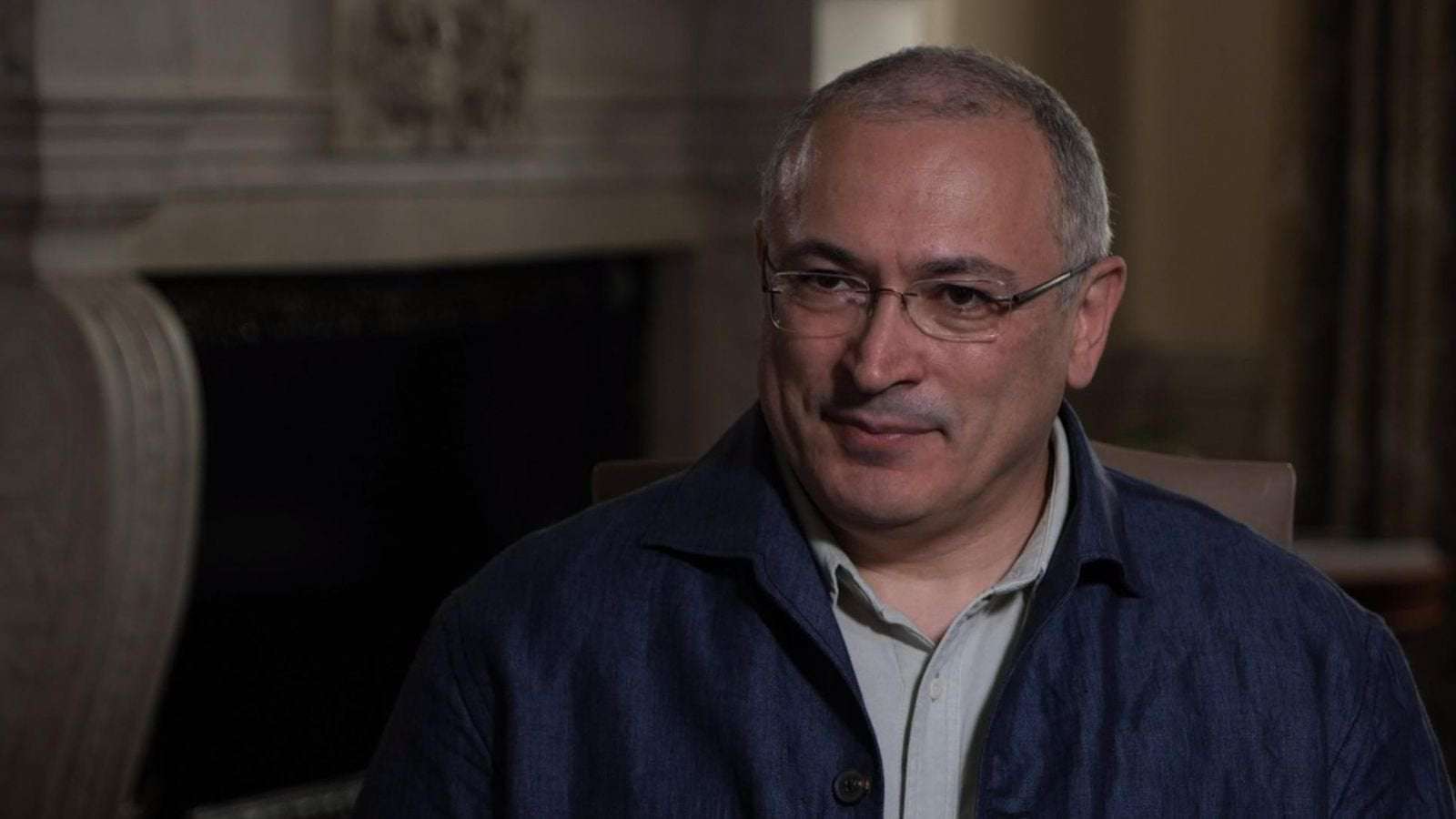 image for Exiled Russian oligarch Mikhail Khodorkovsky claims Vladimir Putin is 'afraid of starting a war with Ukraine'