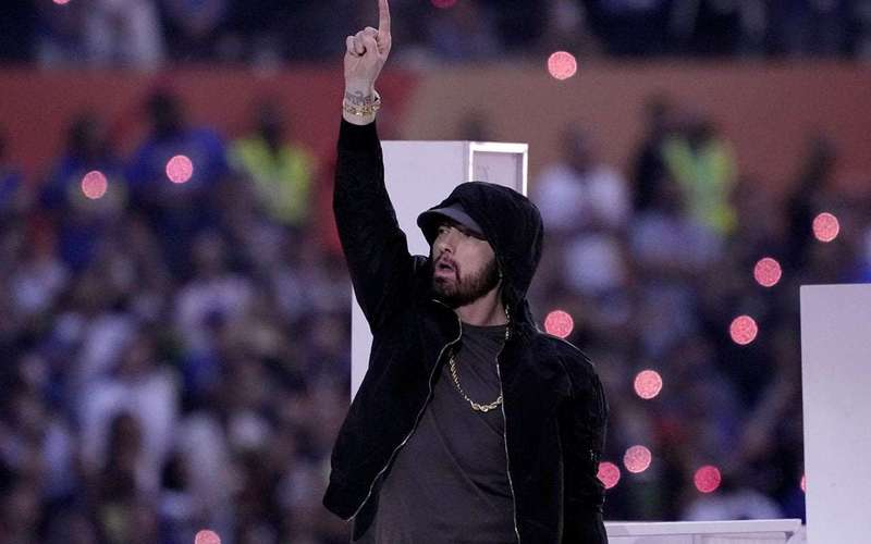 image for Eminem kneels during Super Bowl LVI halftime show despite reports NFL told him that he couldn’t