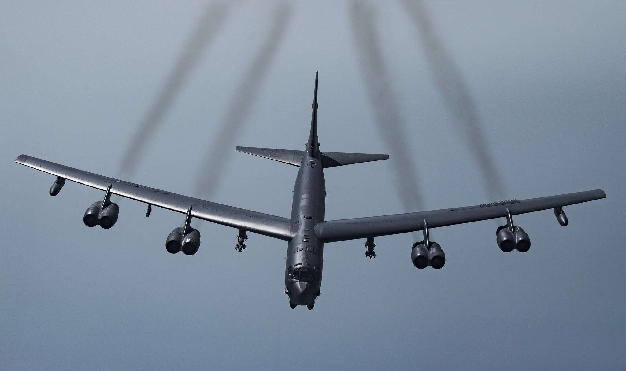image for B-52 bombers take off from Britain for night mission over Europe