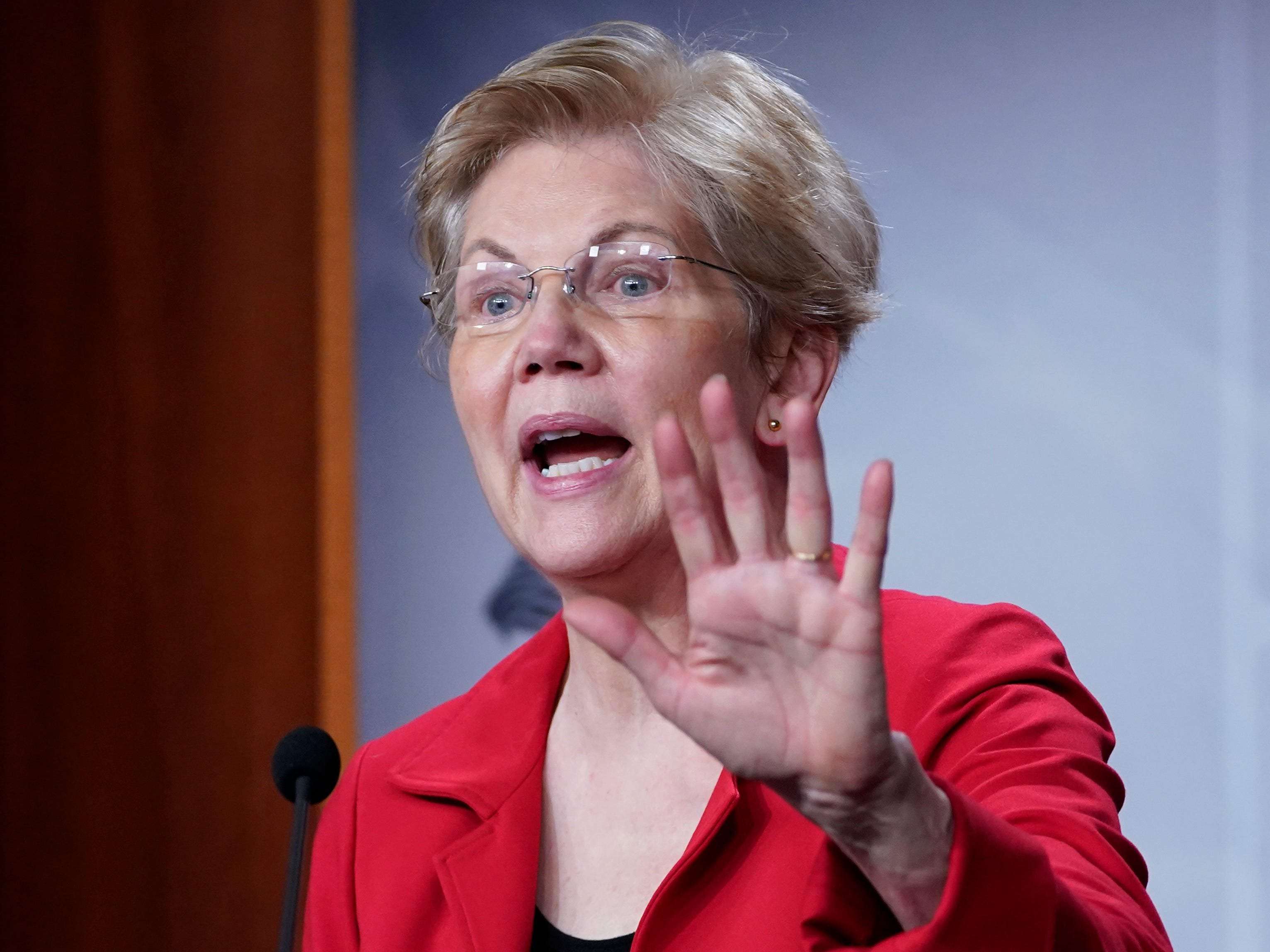 image for Sen. Elizabeth Warren now wants to ban all state lawmakers and elected officials from trading corporate stocks