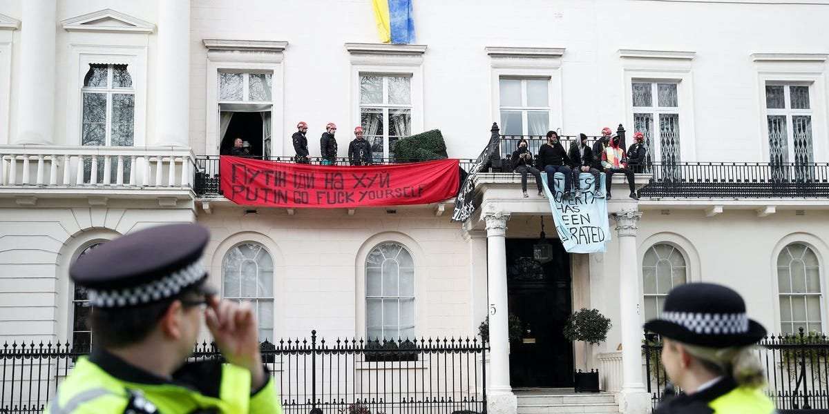 image for Russian oligarch says he's 'appalled' by British police as squatters occupy London mansion for nearly 20 hours