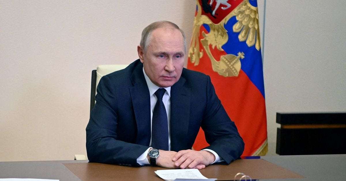 image for Putin signs law to allow online voting at elections across Russia