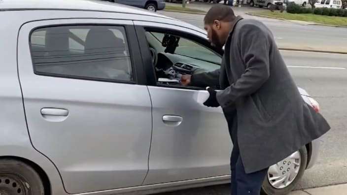 image for Pastor gifts $10,000 in gasoline cards for ‘Gas on God’ giveaway