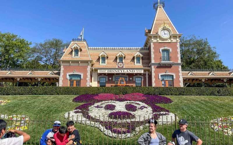 image for Conservative Disney employees fear reprisals in ‘Don’t Say Gay’ debate, petition says
