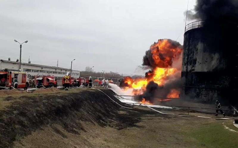image for U.S. official says Ukrainian helicopters attacked oil depot in Russia