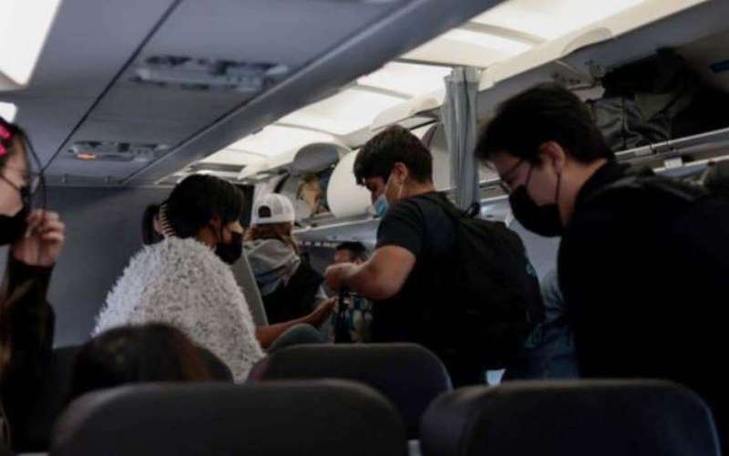 image for Lawmakers propose putting violent passengers on a no-fly list for life