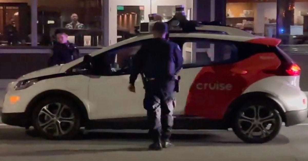 image for GM Cruise autonomous taxi pulled over by police in San Francisco without humans, ‘bolts’ off (U: Cruise responds)