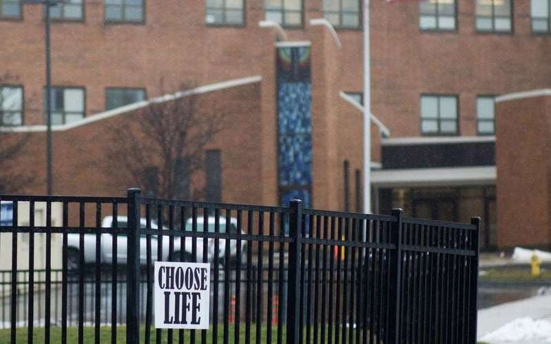 image for Kentucky lawmakers block abortion access with new law, effective immediately