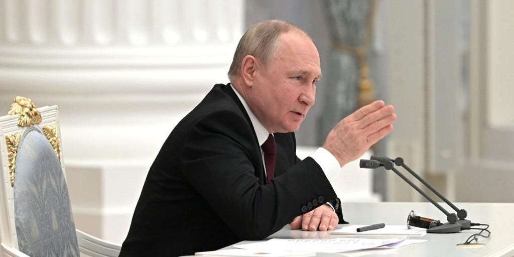 image for Putin warns Europe that switching away from Russian oil would be 'very painful'