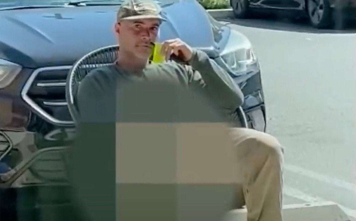 image for Police come 40 minutes after public masturbator does