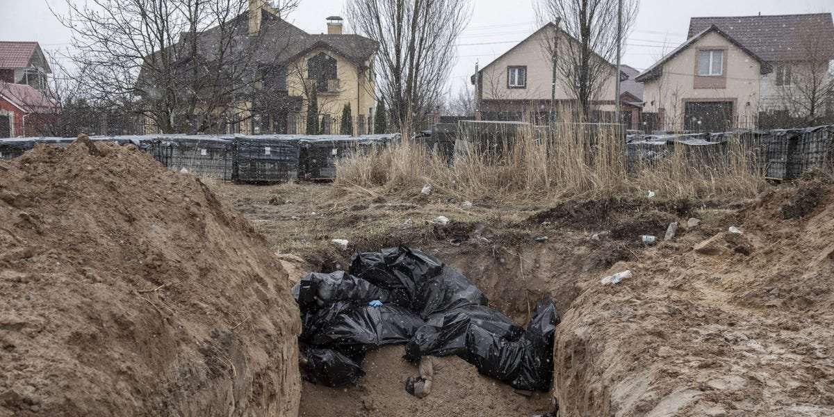 image for 900 bodies have been discovered thus far in mass graves surrounding Kyiv, Zelenskyy says