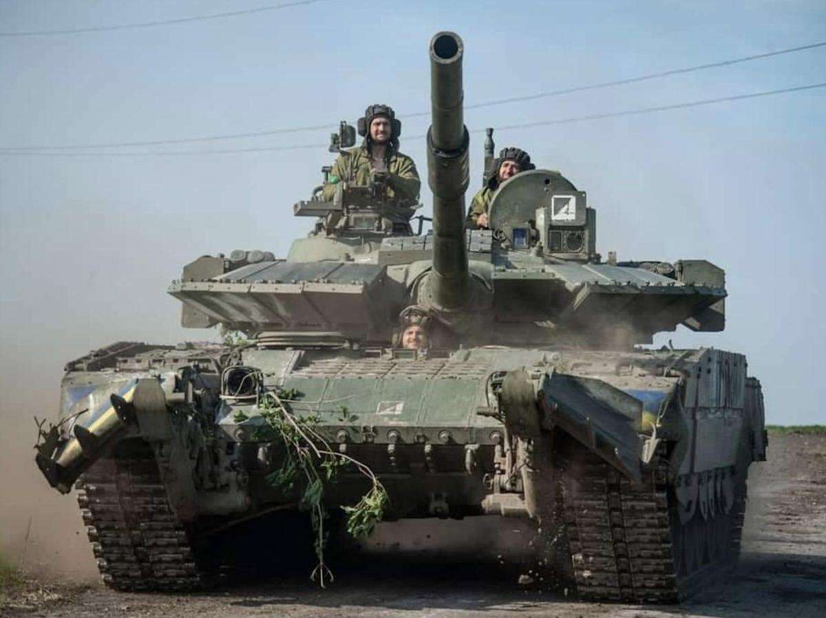 image for Ukraine mocked Russia's 'Victory Day' by holding a 'parade' of captured Russian tanks