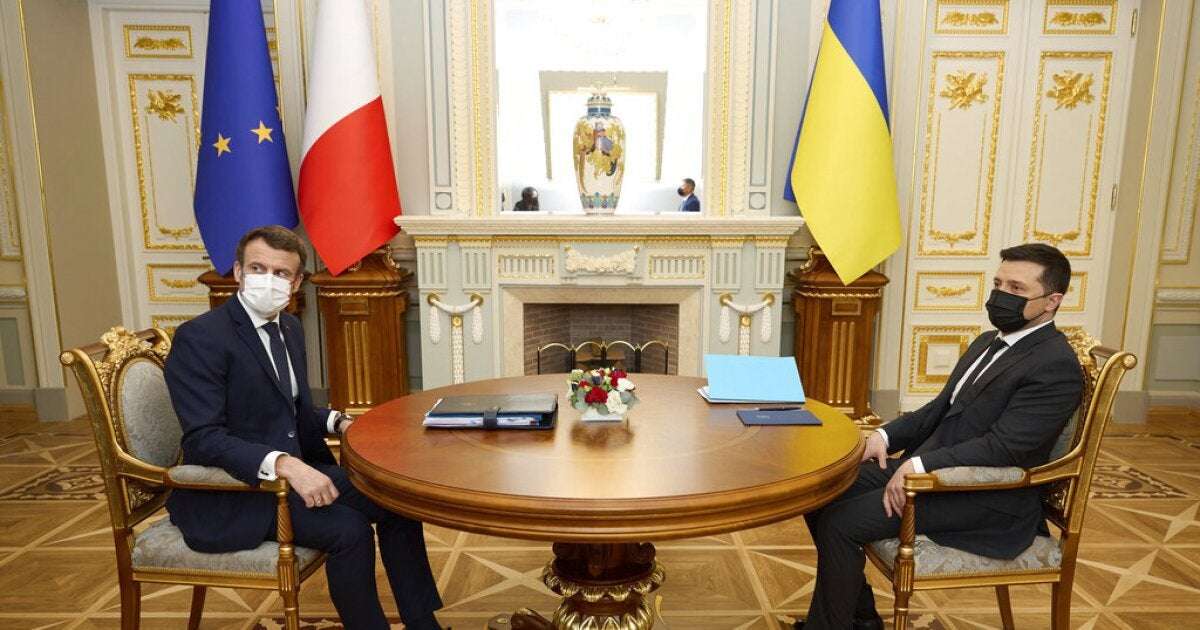 image for Zelensky says Macron urged him to yield territory in bid to end Ukraine war