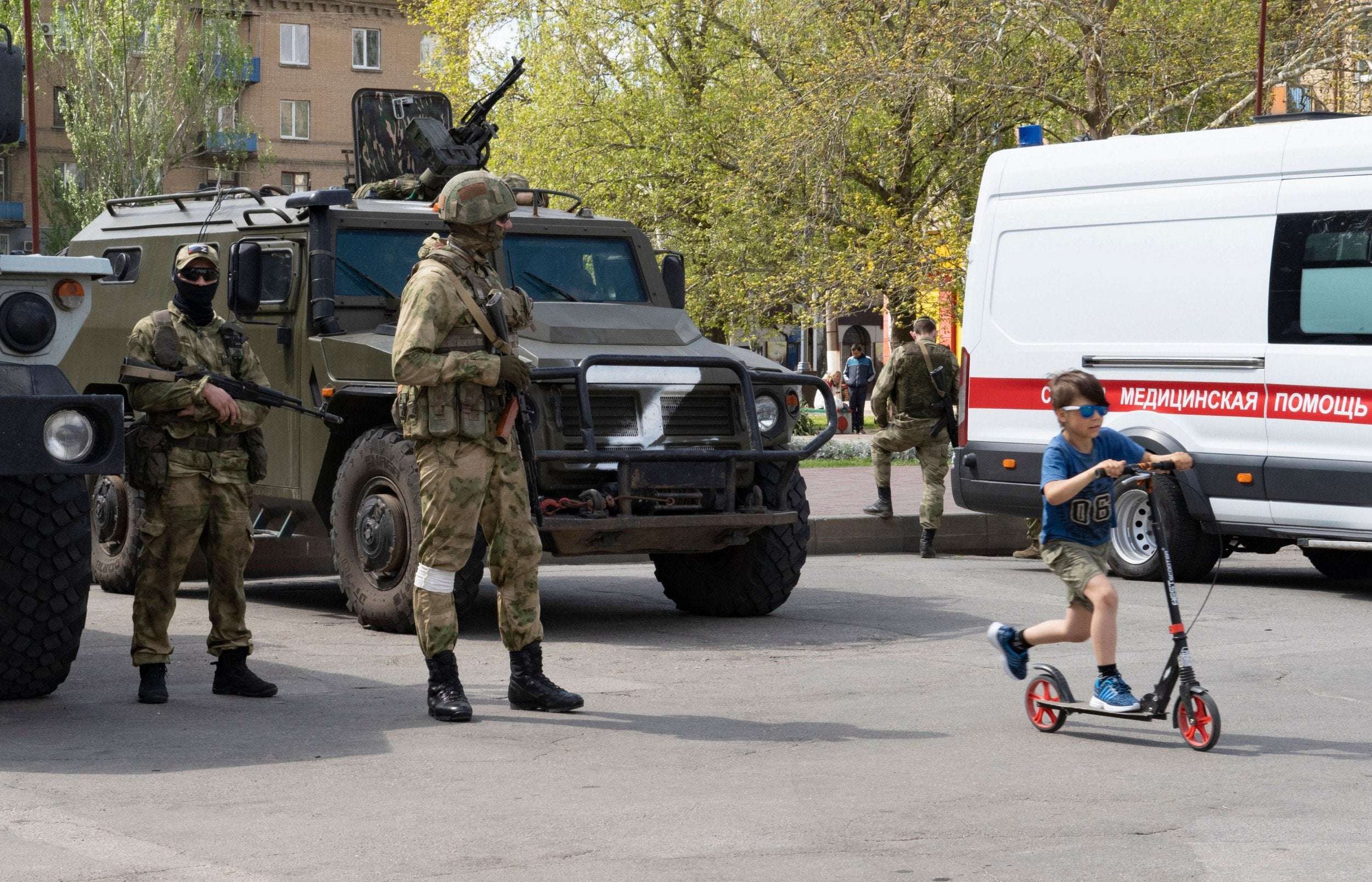 image for Russian Troops Demand Ukrainians Pay Them Bribes to Flee Occupied Area