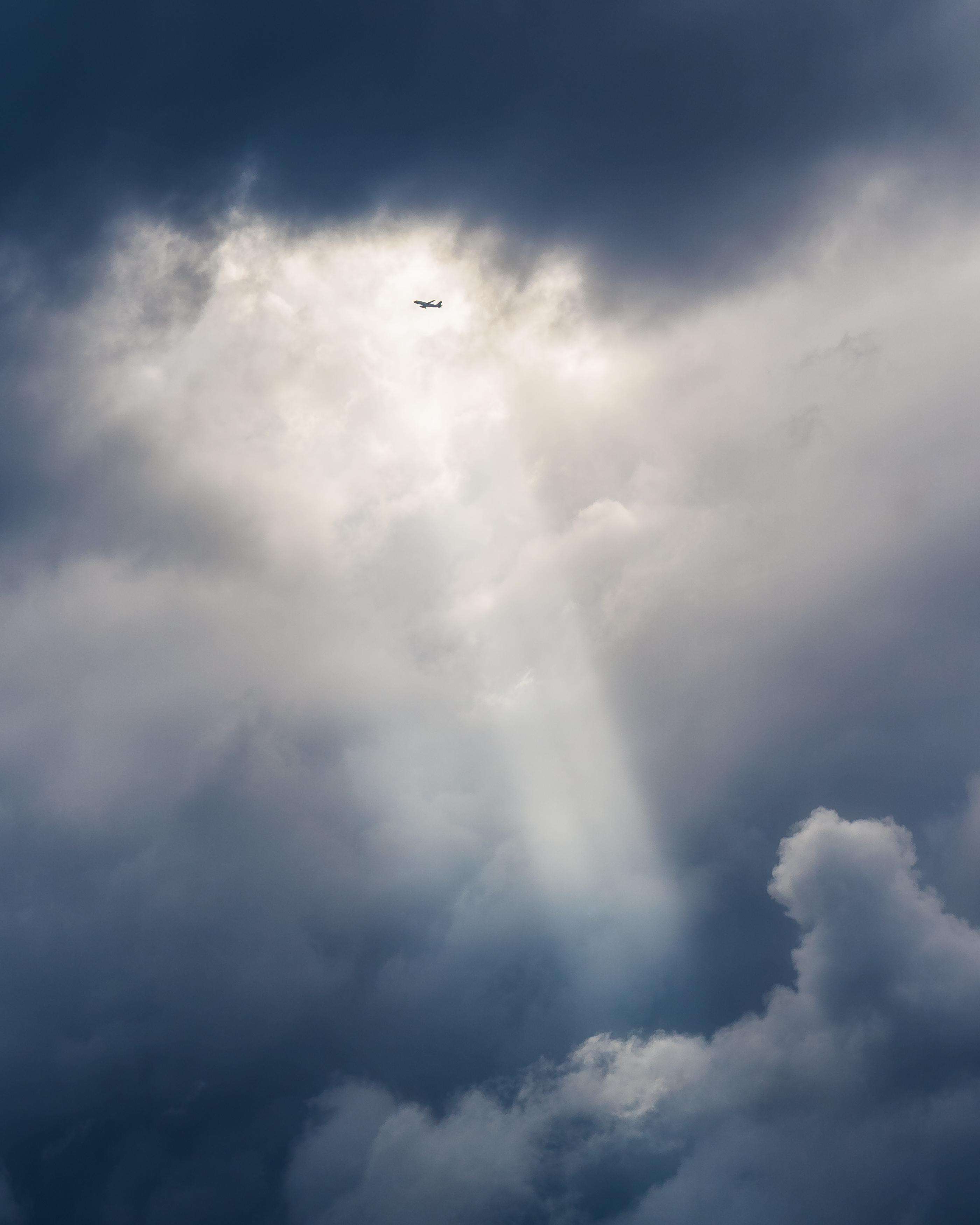 image showing ITAP of a plane passing through a light beam