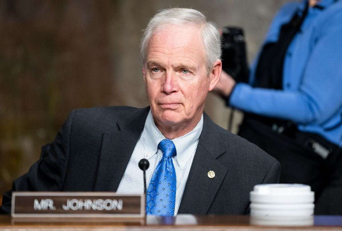 image for Ron Johnson deletes tweet showing he used taxpayer money to travel to his Florida vacation home