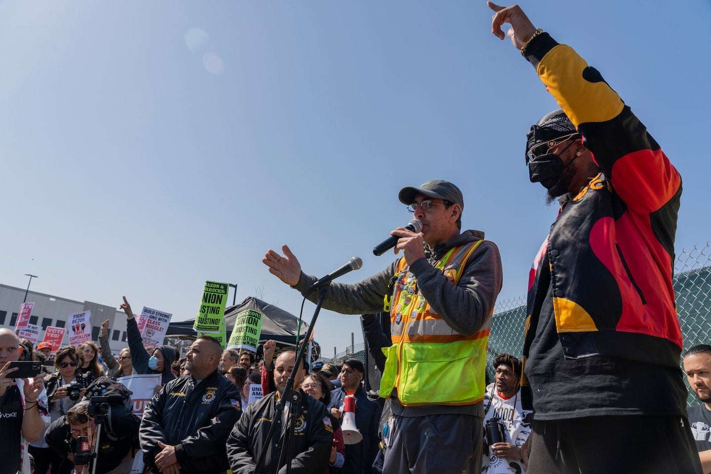 image for Amazon calls cops, fires workers in attempts to stop unionization nationwide