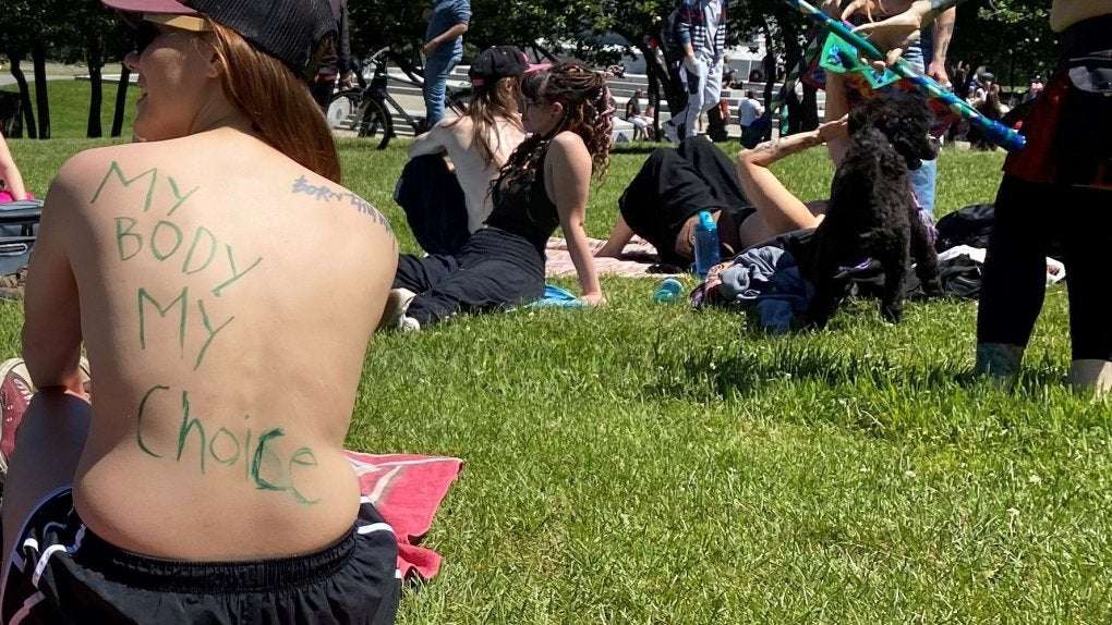 image for Montreal protesters go topless after Quebec City police harass sunbathing woman