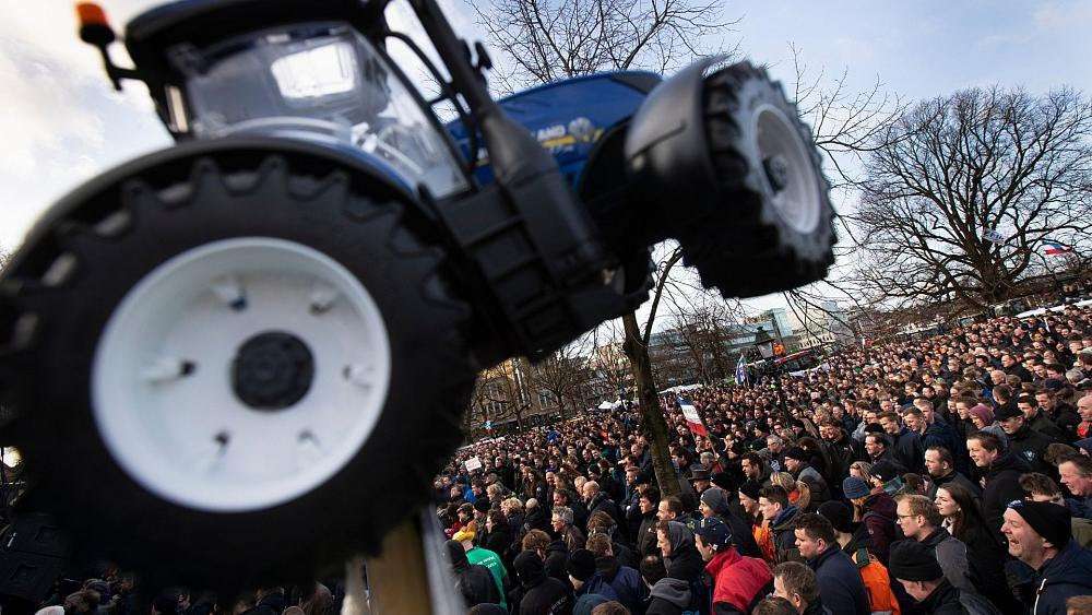 image for Thousands of Dutch farmers block roads in protest against emissions targets
