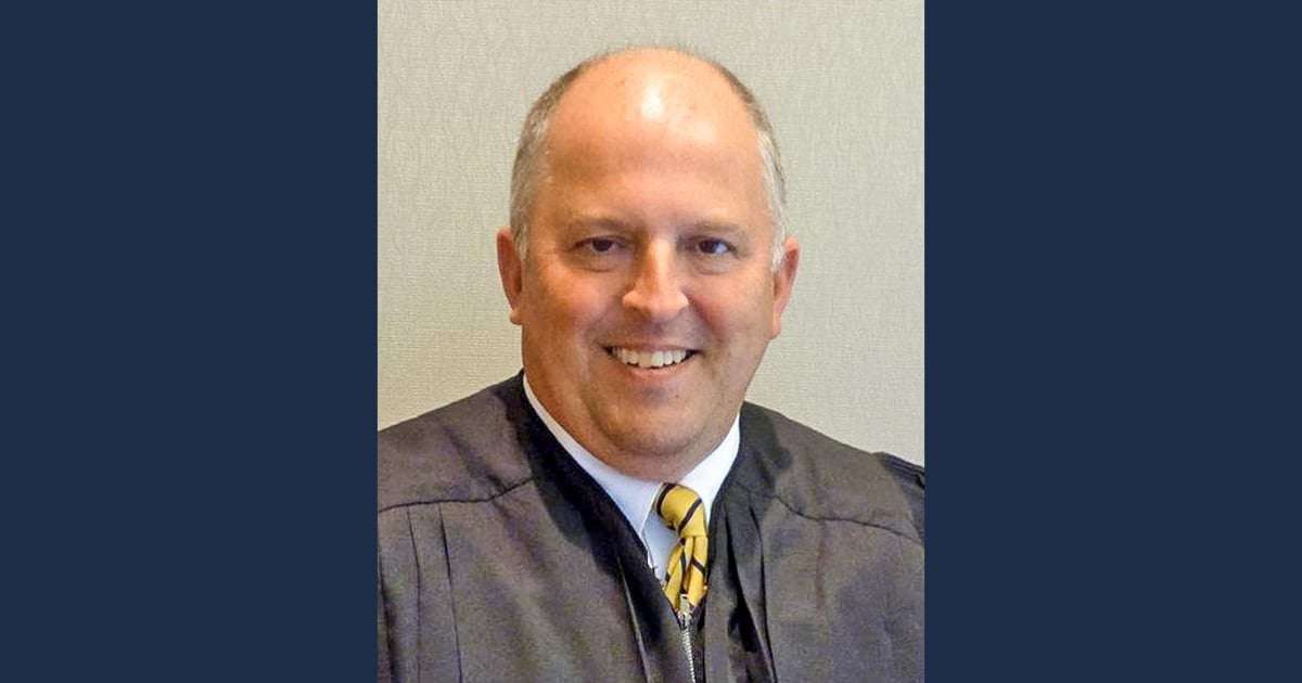 image for Alabama judge suspended after mocking Asian accent in the courtroom