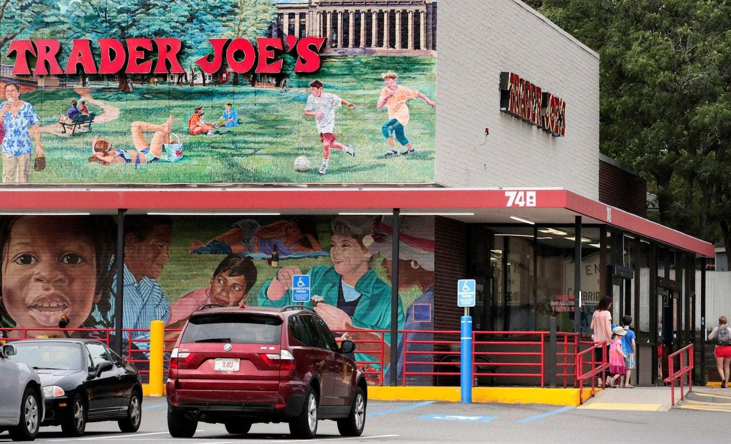 image for Trader Joe’s workers vote to unionize for the first time