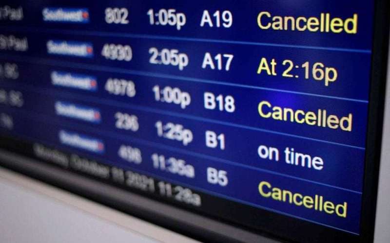image for DOT rule would require airlines to issue refunds for domestic flights delayed by 3 hours
