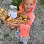 image for Little girl who is going door to door to sell pastries & raise funds for wounded Ukrainian soldiers