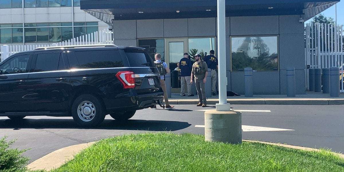 image for Suspect dies during standoff following attempt to break into Cincinnati FBI HQ, police say