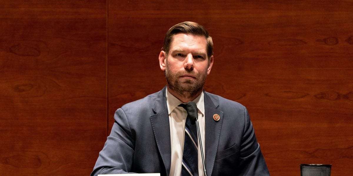 image for Rep. Eric Swalwell says he received a voicemail threatening to 'cut his kids' heads off,' blames GOP for 'stoking violent rhetoric'