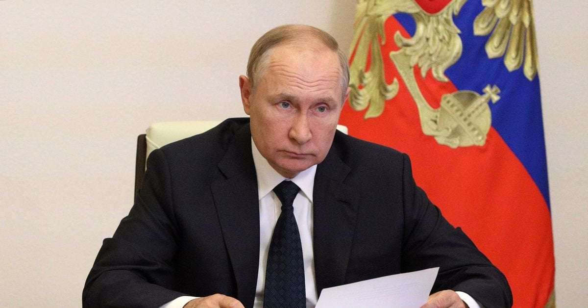 image for Putin signs decree to increase size of Russian armed forces