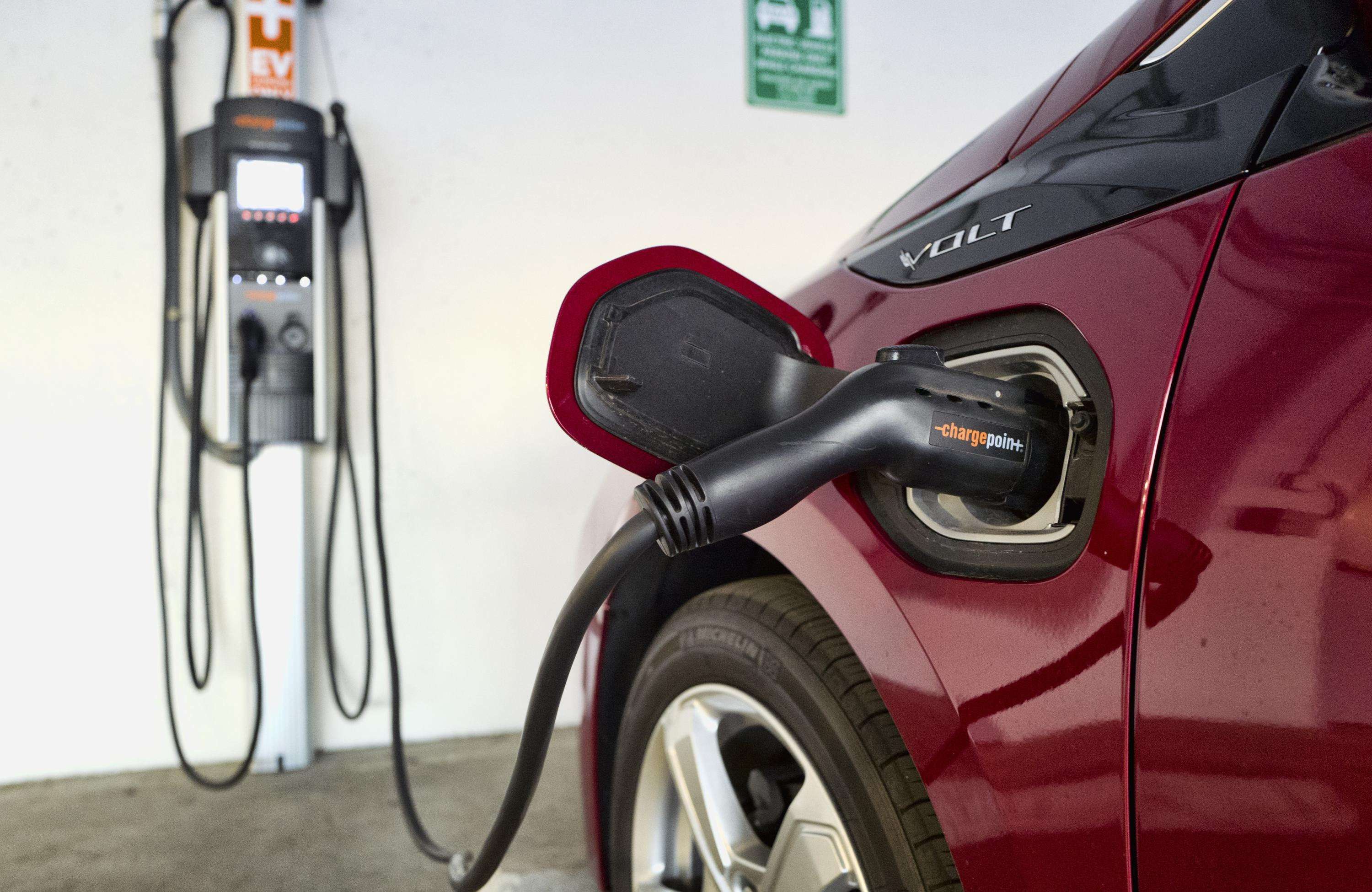 image for 17 states weigh adopting California’s electric car mandate