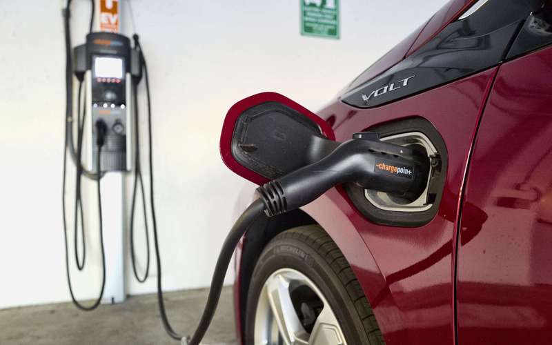 image for 17 states weigh adopting California’s electric car mandate