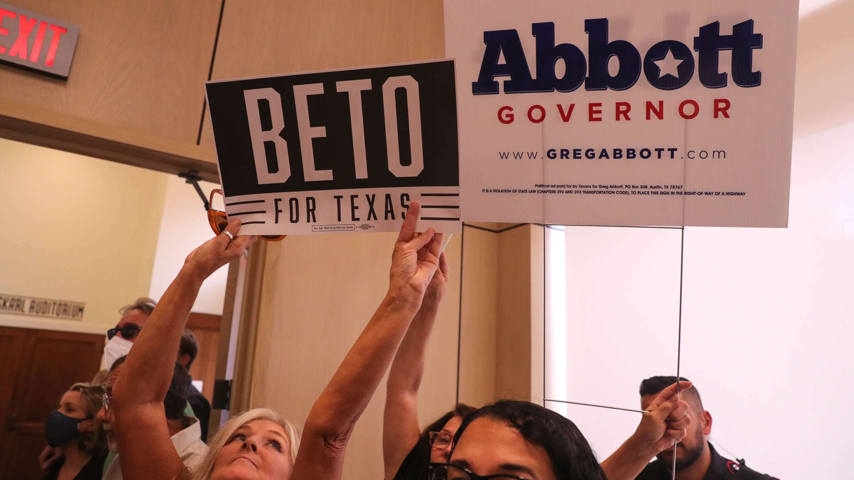 image for Greg Abbott's lead over Beto O'Rourke has shrunk to 5 points, new poll shows