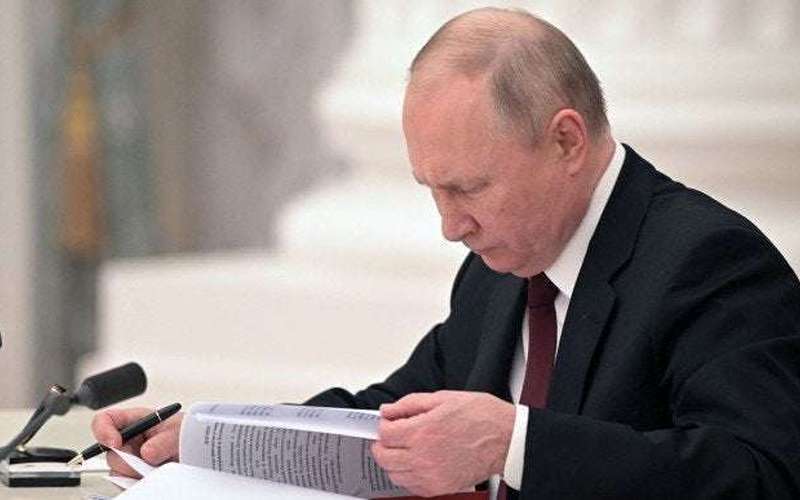 image for Putin signs law stipulating ten years behind bars for desertion and surrender