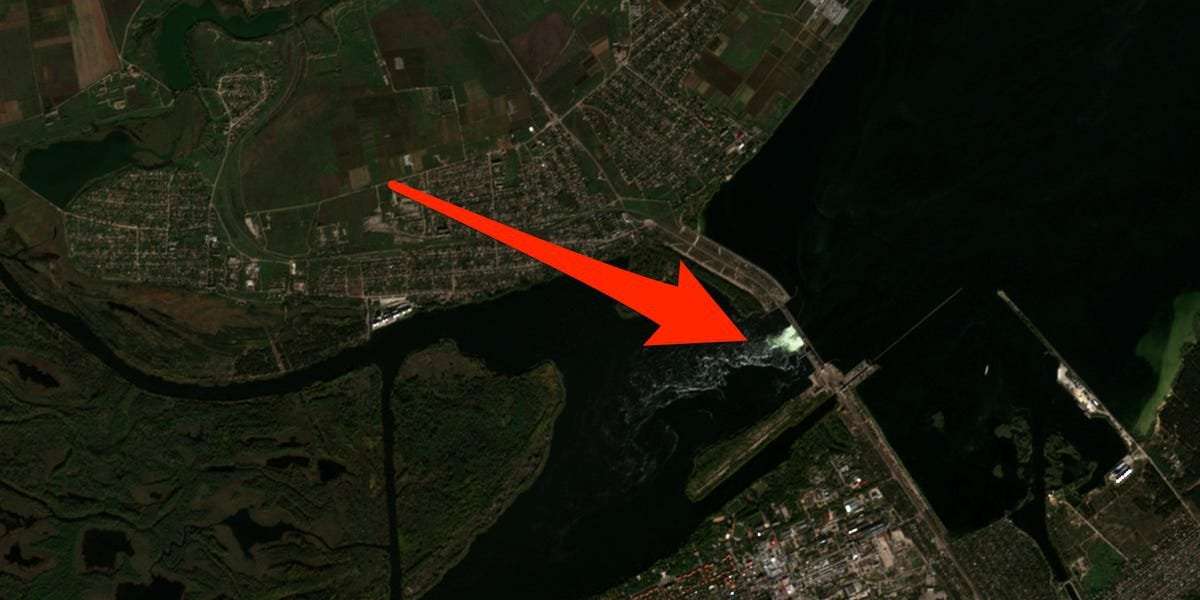 image for Zelenskyy says Russia wired a hydroelectric dam to explode and flood 80 towns in region it may have to abandon