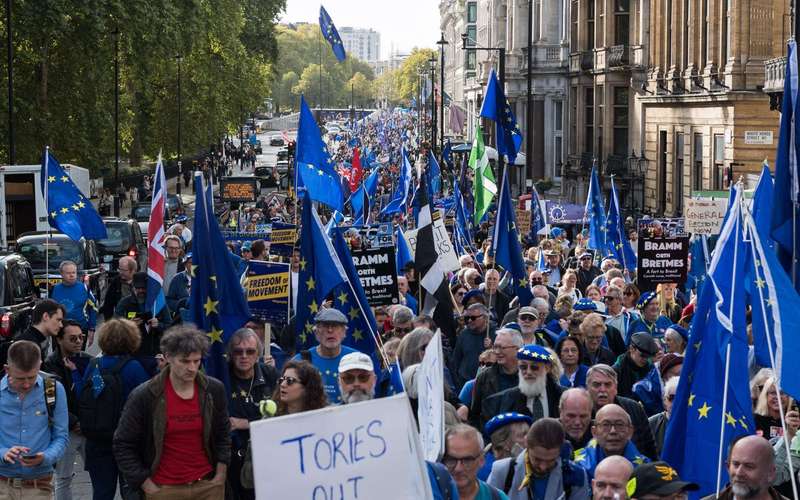 image for Thousands of protesters march in central London to call for UK to rejoin the EU