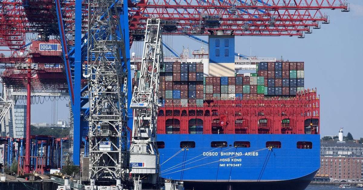 image for China says U.S. has 'no right' to interfere in Hamburg port deal