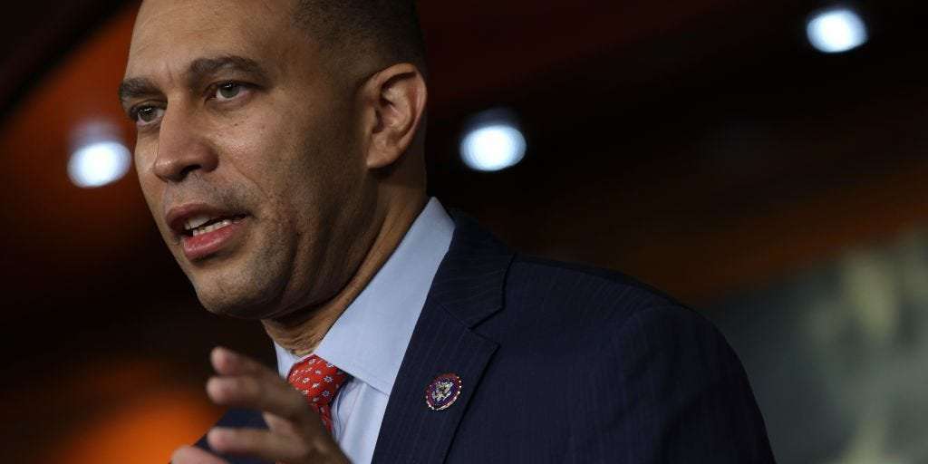 image for Incoming House Democratic leader Hakeem Jeffries says there's 'a real risk' that the new GOP majority in the chamber will be 'hijacked by the extremists'