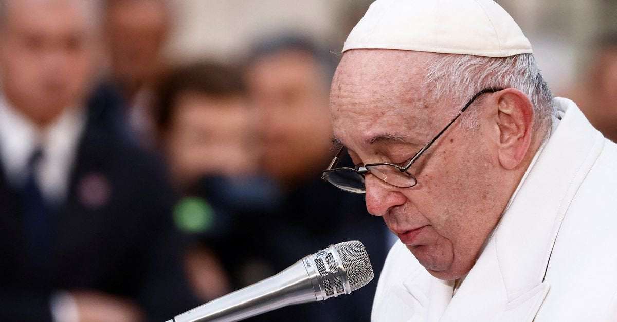 image for Pope Francis breaks down and cries while mentioning Ukraine at public prayer