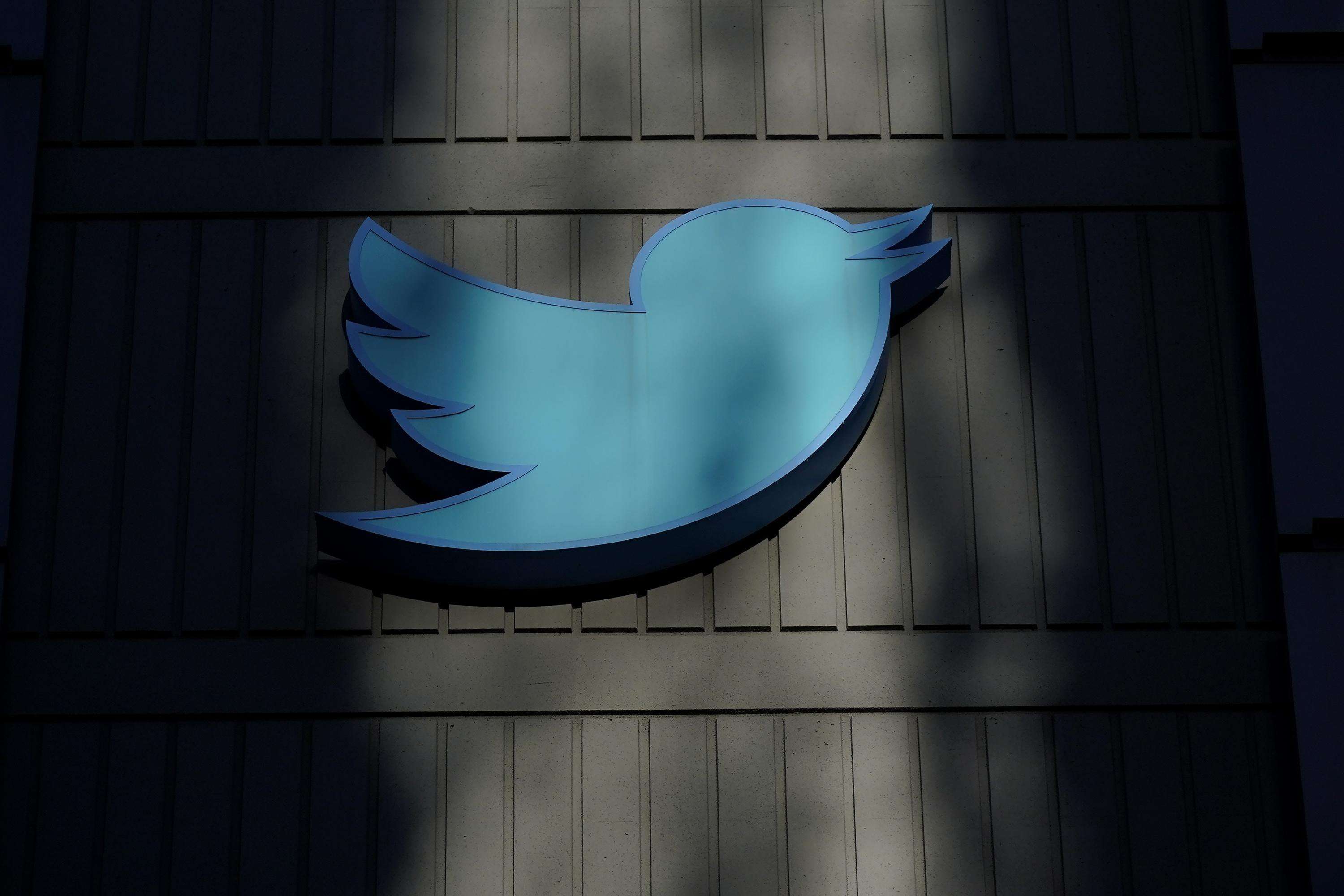 image for Twitter relaunching subscriber service after debacle