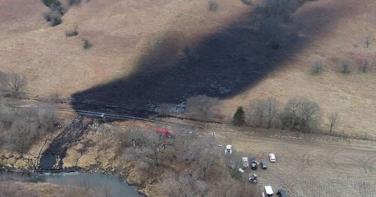 image for Kansas residents hold their noses as crews mop up massive U.S. oil spill