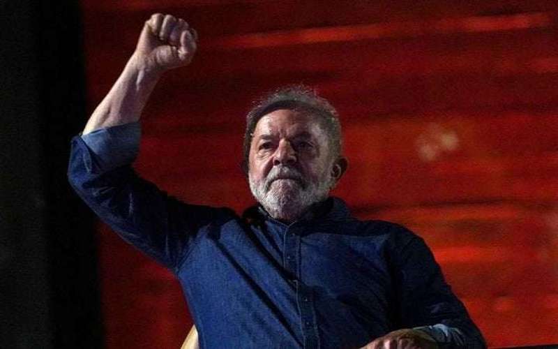image for Lula da Silva sworn in as Brazil’s president amid fears of violence from Bolsonaro supporters