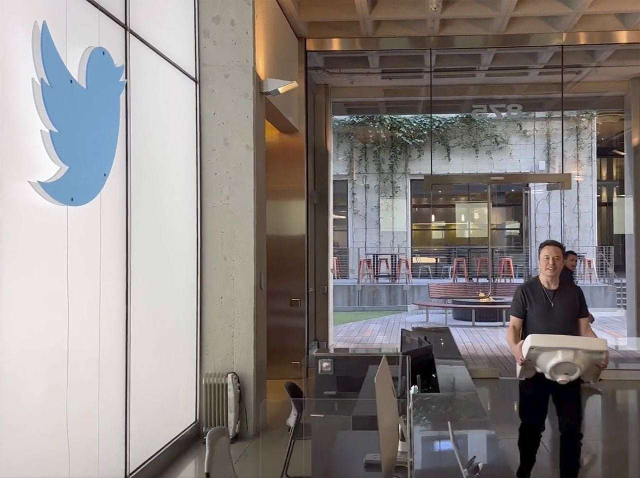 image for Twitter HQ staff using their own toilet paper after Elon Musks fires janitors