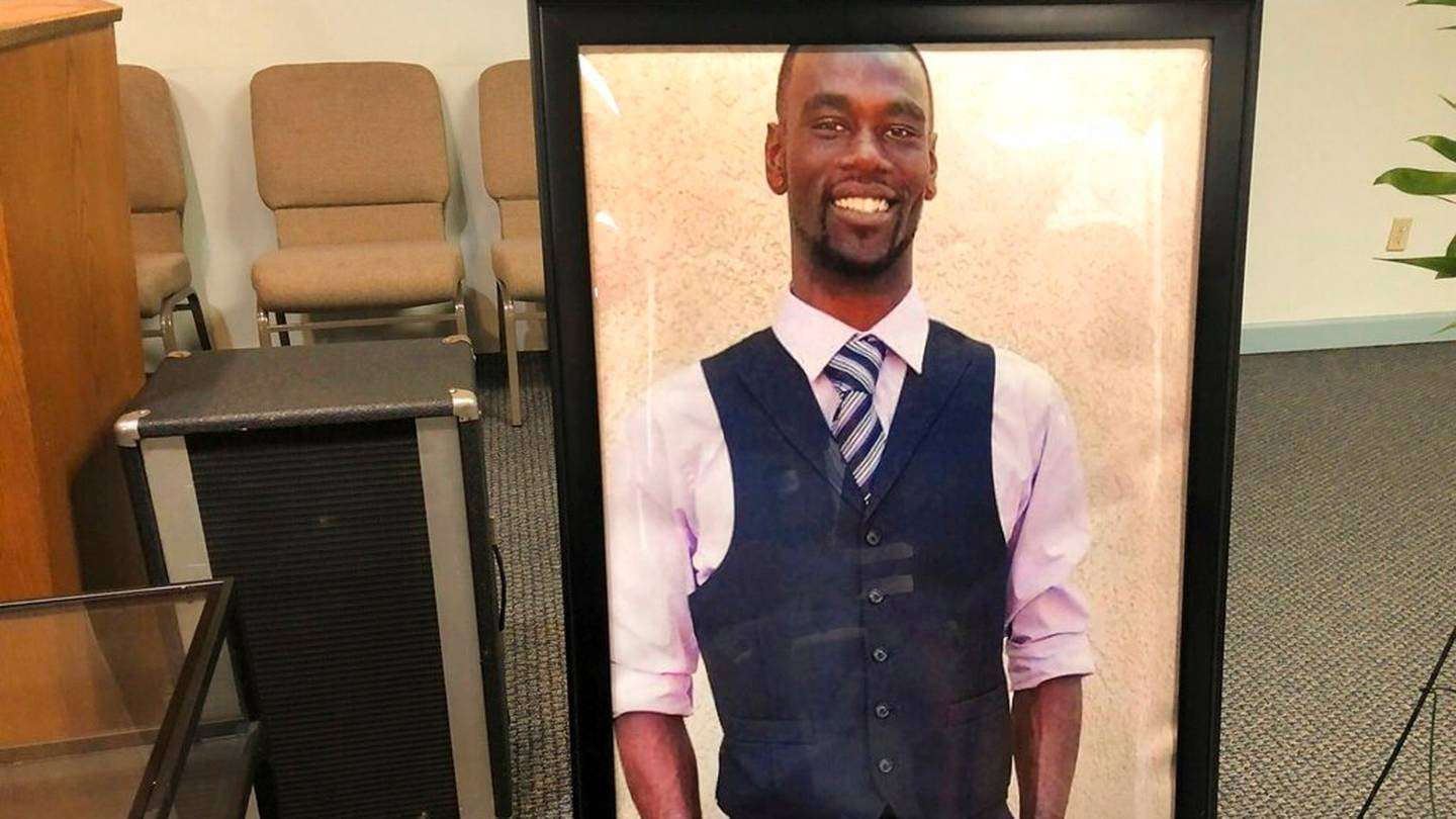 image for Tyre Nichols’ death: Memphis officer texted photo of Nichols after beating to at least 5 people