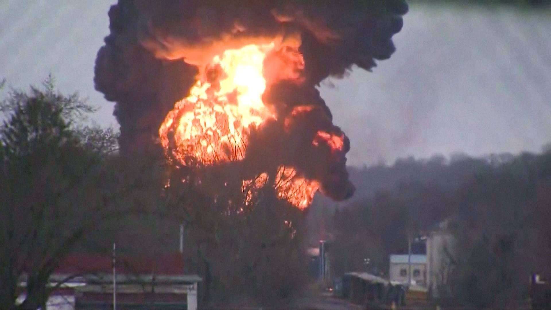 image for “Bomb Train” in Ohio Sickens Residents After Railroad Cutbacks, Corporate Greed Led to Toxic Disaster