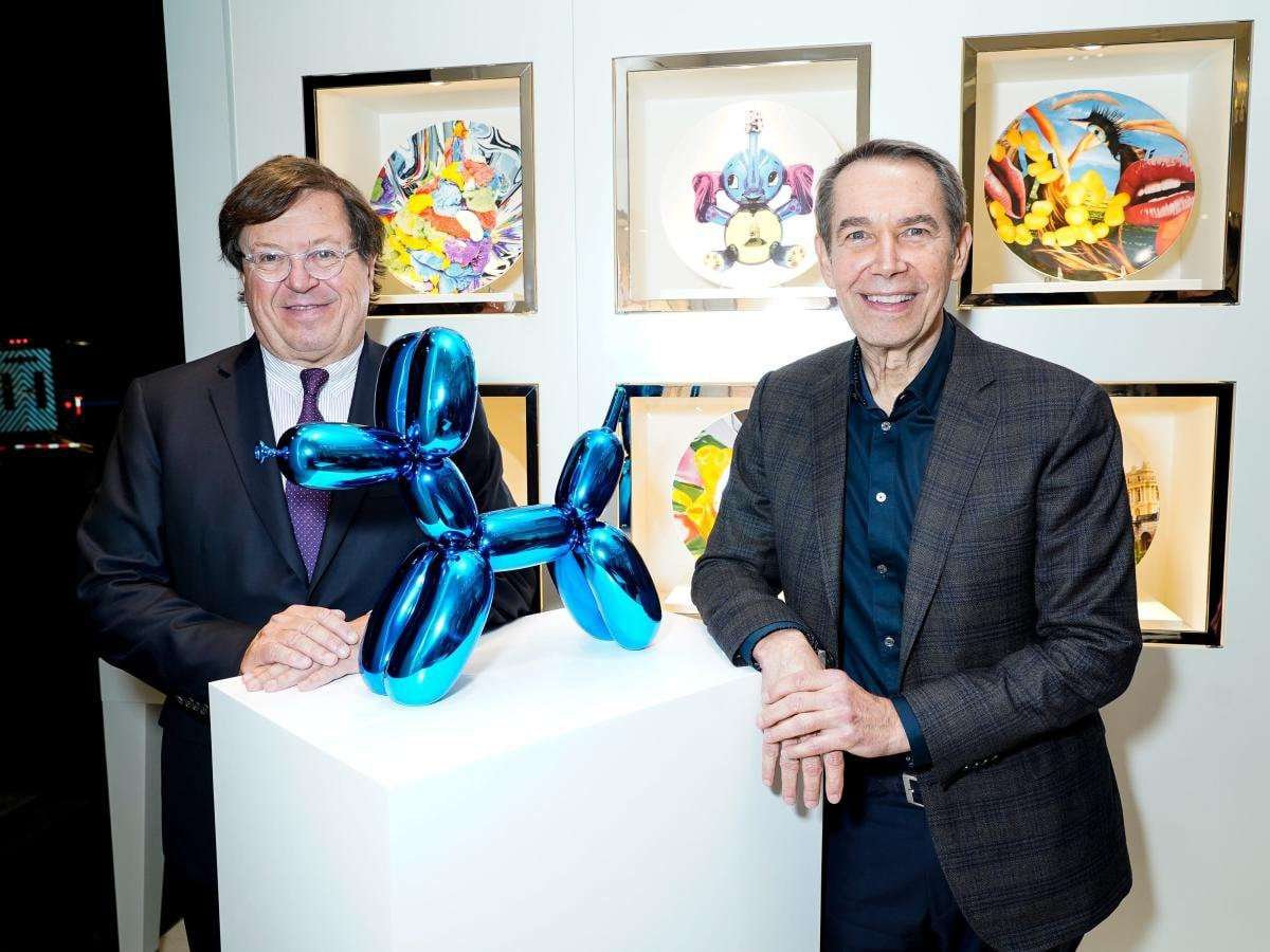image for Jeff Koons 'balloon dog' sculpture valued at over $40,000 accidentally shattered at Miami art festival