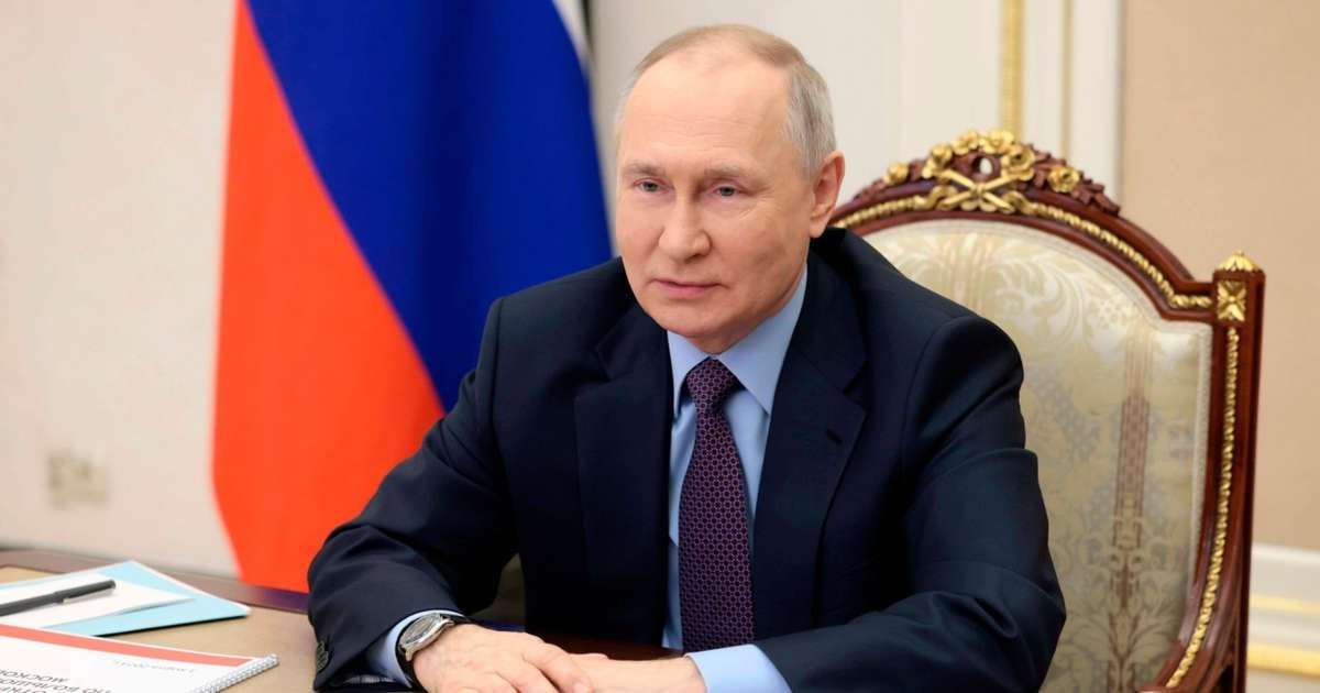 image for Putin calls emergency meeting after 'Ukraine took hostages in Russia'