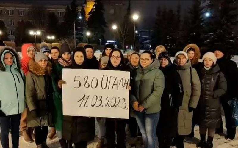 image for Russian wives and mothers call on Putin to stop sending mobilized men ‘to the slaughter’