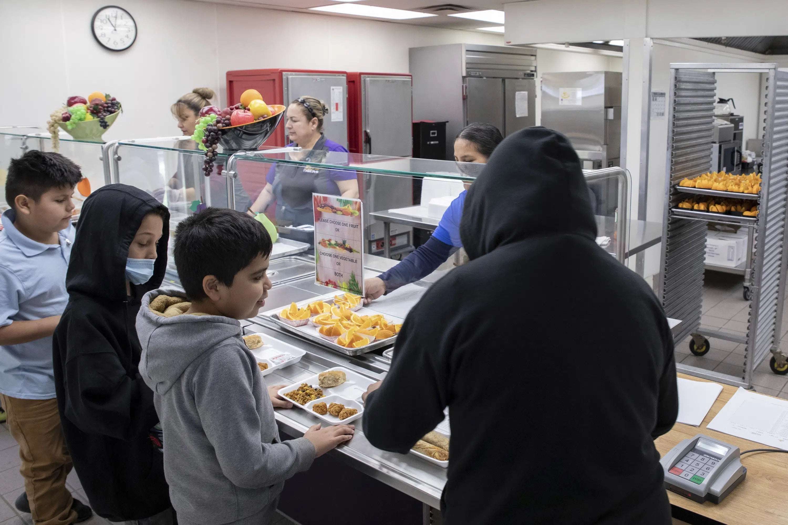 image for ‘It’s hard to focus’: Schools say American kids are hungry