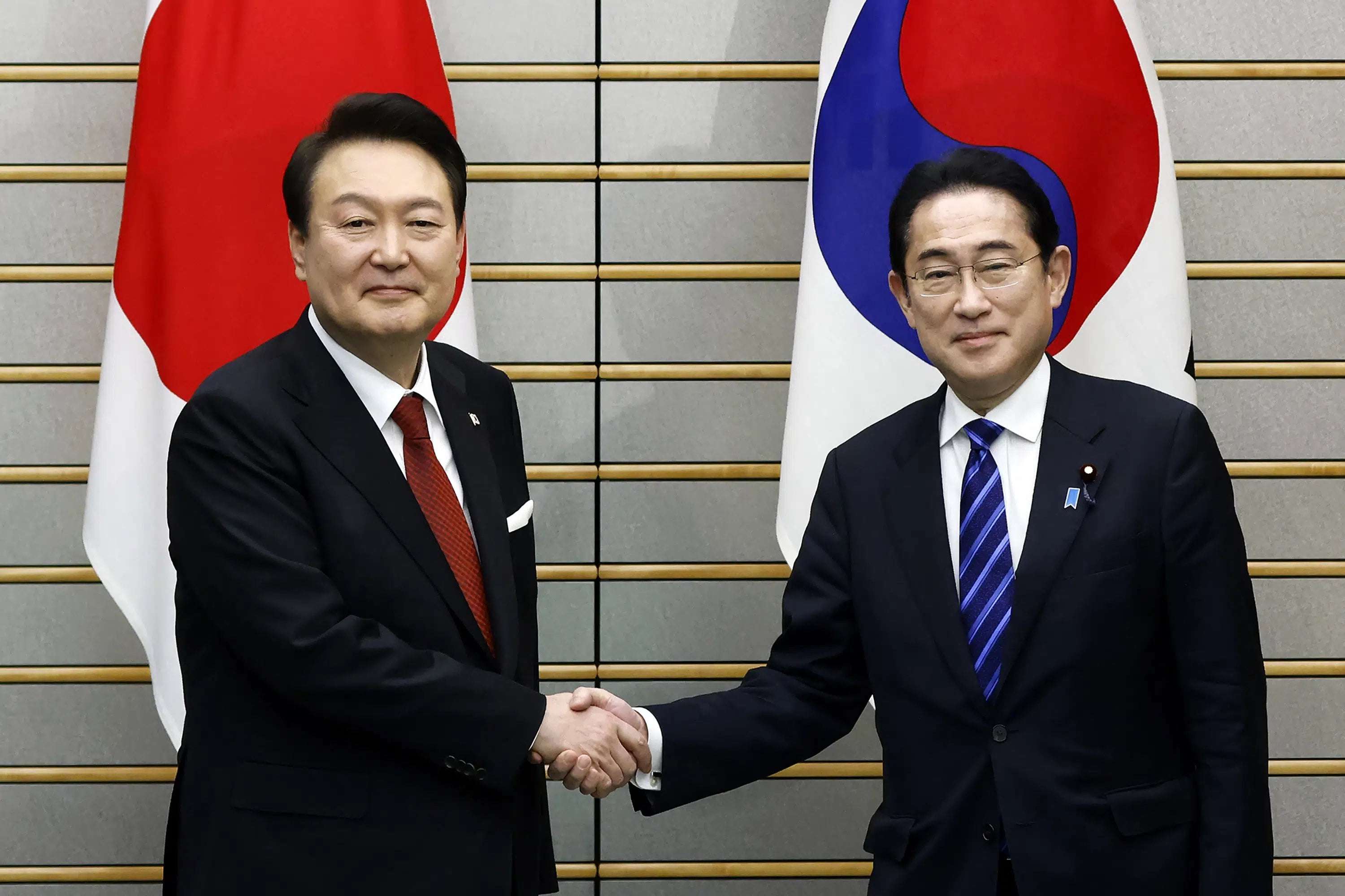 image for Japan, South Korea renew ties at Tokyo summit